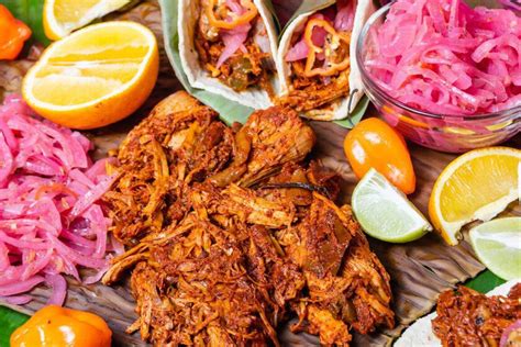 ¡Cochinita Pibil: Una Fiesta de Sabores Ahumados y Cítricos que Despertarán tu Paladar!