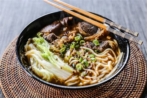  ¿El plato más picante de Lanzhou? ¡Descubre el sabor explosivo de la sopa de fideos con carne de res y especias!